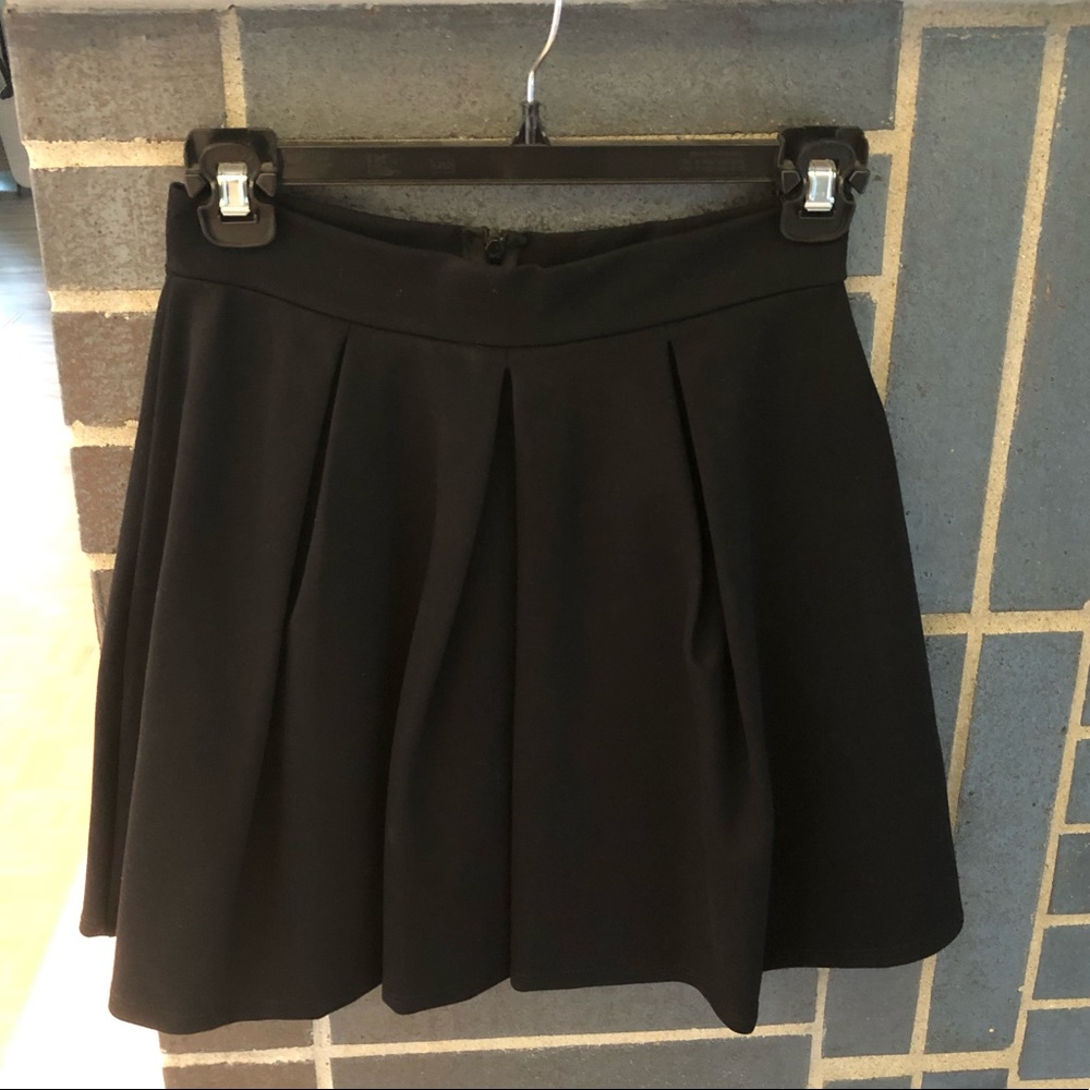 NWT Solemio Los Angeles Black Skirt Size Small